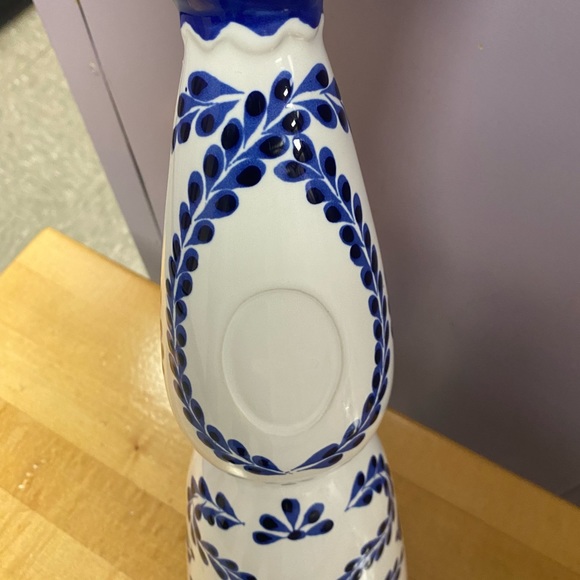 COPY - Clase Azul Reposado Tequila - Empty Ceramic Bottle - Picture 3 of 7